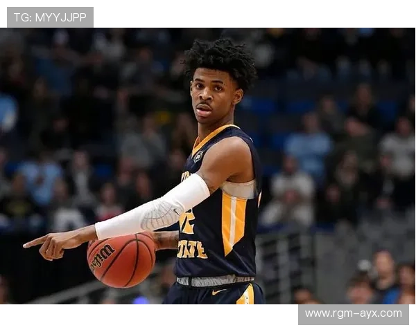 莫兰特暴力隔扣点燃全场，灰熊主场瞬间沸腾